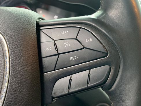 Used 2019 Dodge Charger SXT image 17