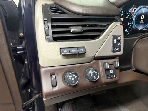 Used 2020 GMC Yukon XL Denali AWD/4WD image 19