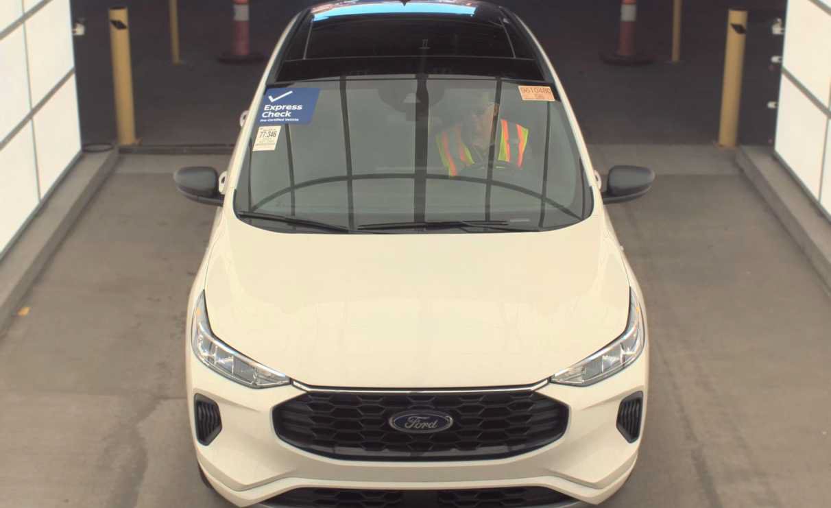 Used 2024 Ford Escape ST-Line w/ Tech Pack #1 AWD/4WD image 2