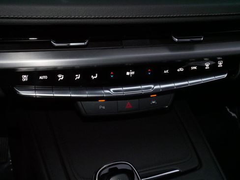 Used 2025 Cadillac XT4 Premium Luxury image 23