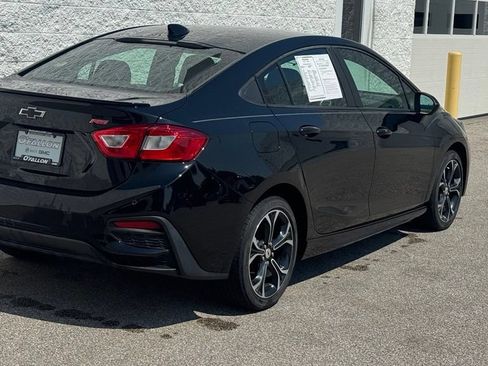 Used 2019 Chevrolet Cruze LT w/ Convenience Package FWD image 3