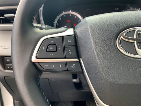 Used 2024 Toyota Highlander LE AWD/4WD image 24