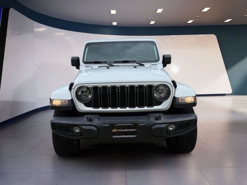 Used 2024 Jeep Gladiator Sport AWD/4WD image 8