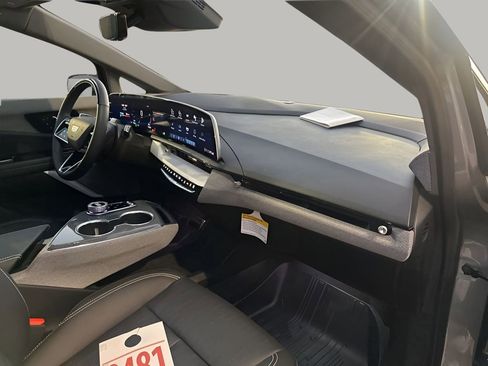 Certified 2025 Cadillac Optiq Sport 2 w/ LPO, Floor Liner Package image 32