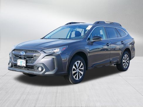 Used 2023 Subaru Outback Premium image 3