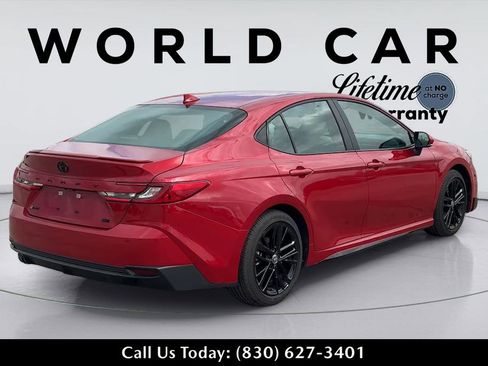Used 2026 Toyota Camry Hybrid FWD image 7