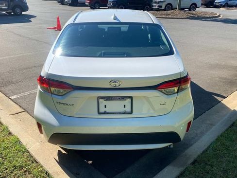 Used 2020 Toyota Corolla LE FWD image 29