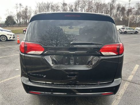 Used 2019 Chrysler Pacifica Touring Plus w/ S Appearance Package image 10