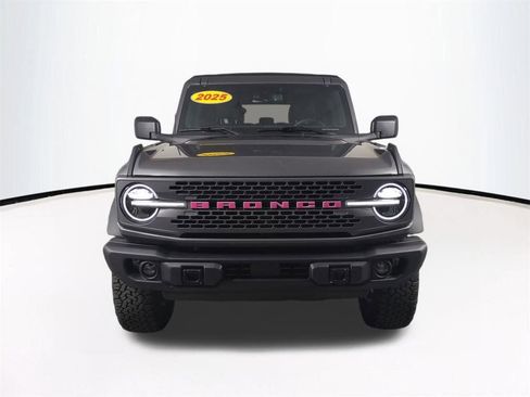 Used 2025 Ford Bronco Badlands AWD/4WD image 3