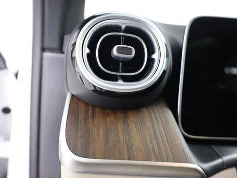 Used 2026 Mercedes-Benz GLC 300 4MATIC image 12