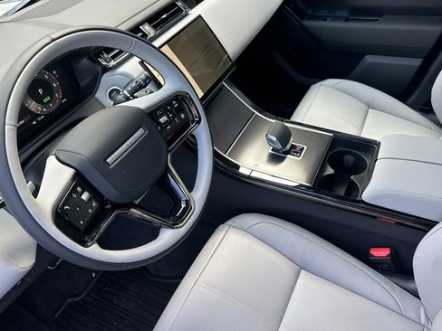New 2026 Land Rover Range Rover Velar Dynamic SE image 5