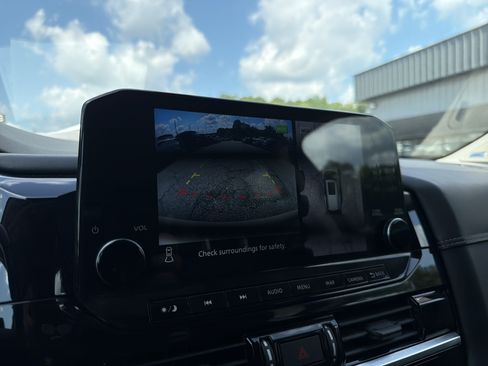 Used 2023 Nissan Pathfinder Platinum w/ Lighting Package (N93) FWD image 26