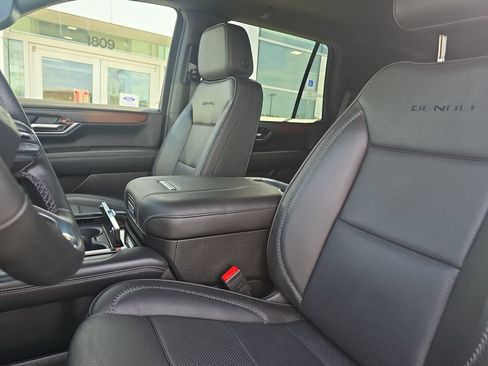 Used 2025 GMC Yukon Denali AWD/4WD image 9