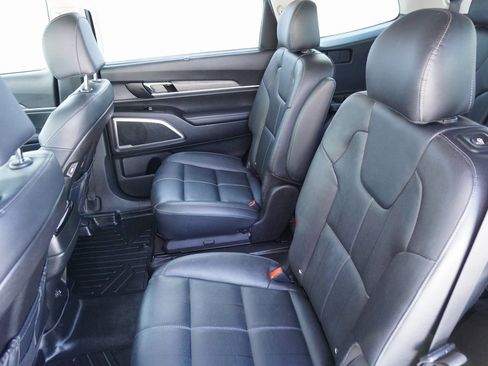 Used 2022 Kia Telluride EX w/ EX Premium Package image 25