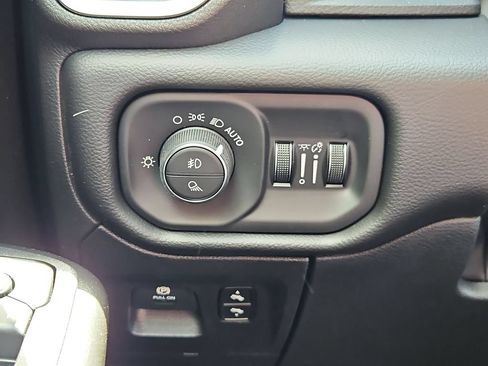 New 2026 RAM 1500 4x4 Crew Cab image 18