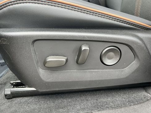 Used 2023 GMC Canyon AT4 image 14