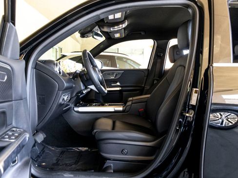 Used 2025 Mercedes-Benz GLB 250 image 17