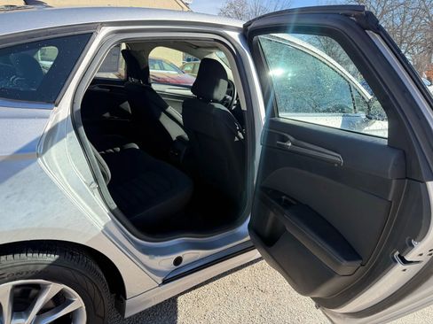 Used 2017 Ford Fusion SE w/ Fusion SE Technology Package image 15