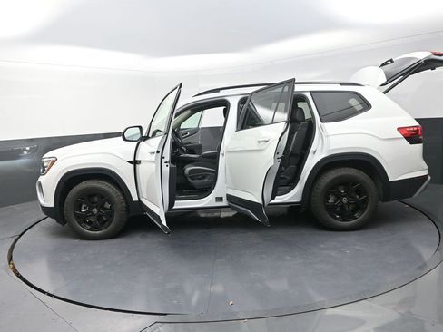New 2026 Volkswagen Atlas Peak Edition image 31