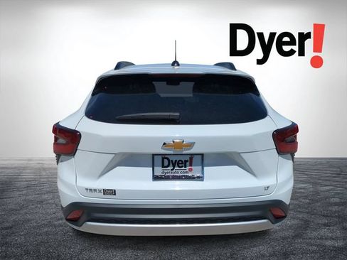 Certified 2025 Chevrolet Trax LT FWD image 5