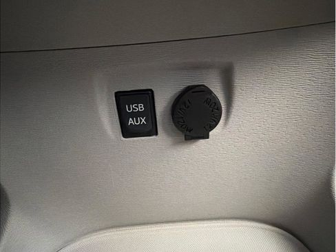 Used 2012 Toyota Sienna XLE image 31