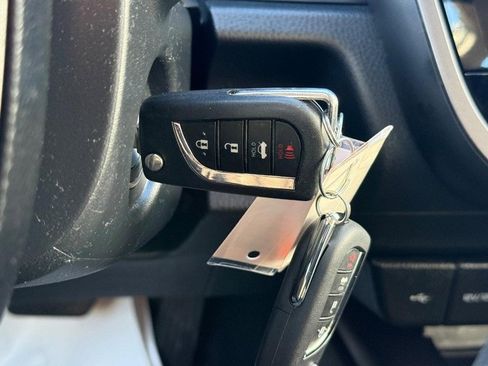 Used 2024 Toyota Camry SE image 30