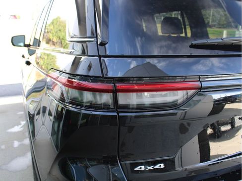 New 2025 Jeep Grand Cherokee Limited w/ Luxury Tech Group II image 39