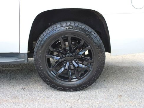 Used 2018 Chevrolet Suburban LT RWD image 39
