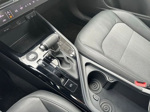 Used 2023 Kia Niro EX image 26