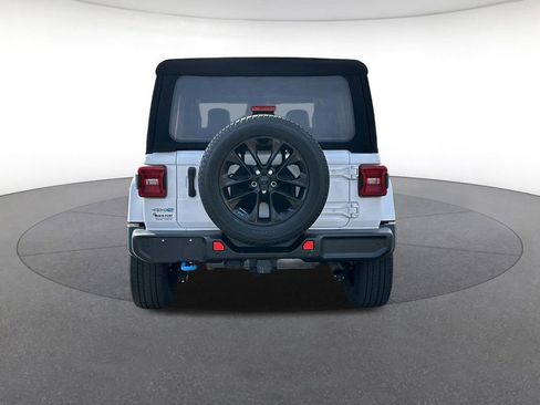 Used 2022 Jeep Wrangler Unlimited Sahara w/ Safety Group image 4