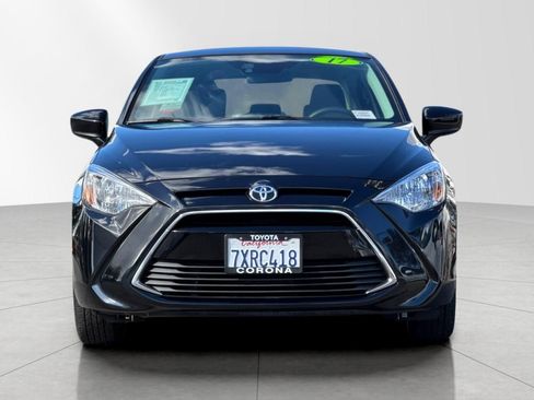 Used 2017 Toyota Yaris iA image 9