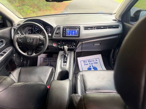 Used 2018 Honda HR-V EX-L image 2