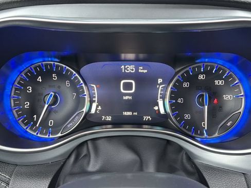 Used 2026 Chrysler Pacifica Limited FWD image 17