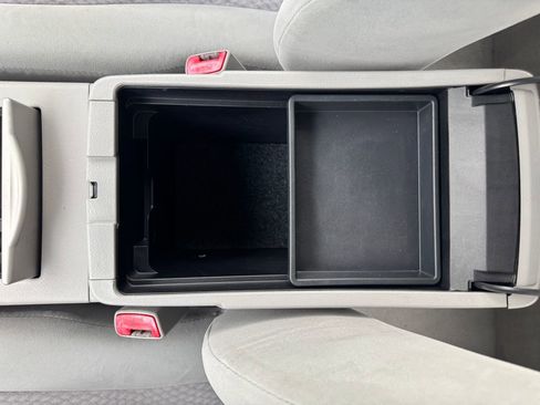 Used 2010 Toyota Camry LE image 24