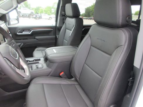 New 2026 GMC Sierra 2500 Denali w/ Denali Reserve Package AWD/4WD image 12