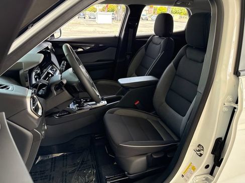 New 2026 Chevrolet TrailBlazer LT w/ LT Cold Weather Package FWD image 9