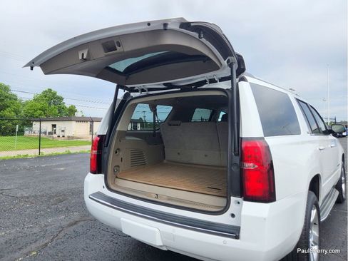 Used 2016 Chevrolet Suburban LTZ RWD image 8