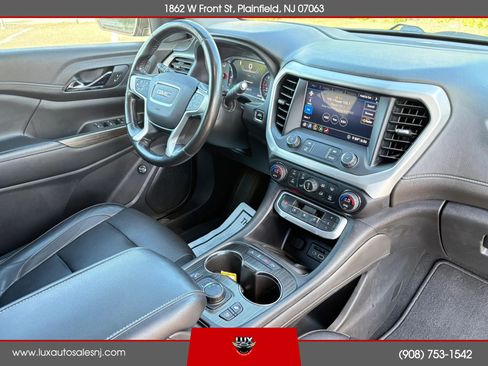 Used 2020 GMC Acadia SLT w/ Driver Alert Package II FWD image 17