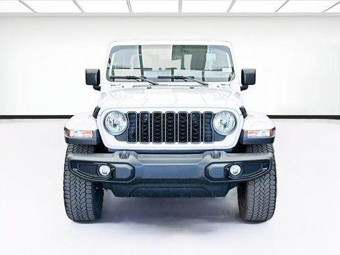 Used 2025 Jeep Gladiator Sport AWD/4WD image 2