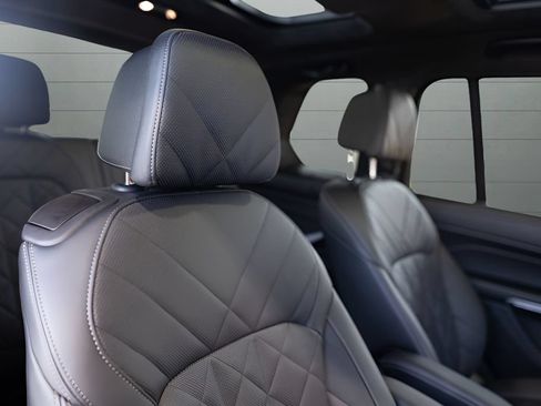 Used 2024 BMW X7 xDrive40i w/ M Sport Package AWD/4WD image 73
