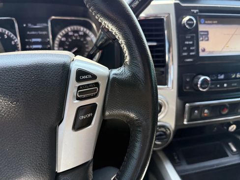 Used 2018 Nissan Titan SV w/ SV Convenience Package image 25