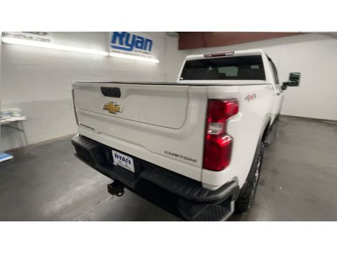 Used 2023 Chevrolet Silverado 2500 Custom w/ Custom Value Package image 8