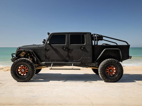 Used 2014 Jeep Wrangler Unlimited Rubicon w/ Connectivity Group AWD/4WD image 11