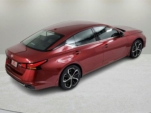 Used 2024 Nissan Altima 2.5 SR FWD image 14