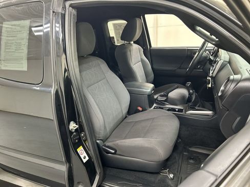 Used 2019 Toyota Tacoma TRD Sport w/ Technology Package AWD/4WD image 22