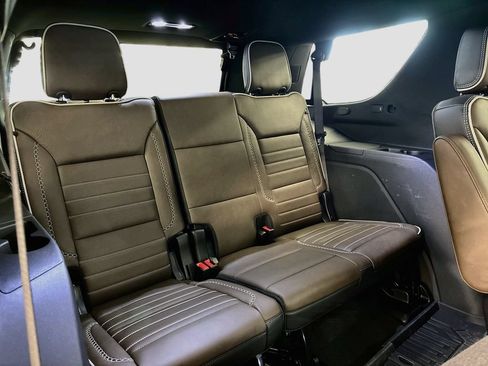 Used 2026 GMC Yukon Denali Ultimate w/ LPO, Floor Liner Package AWD/4WD image 17
