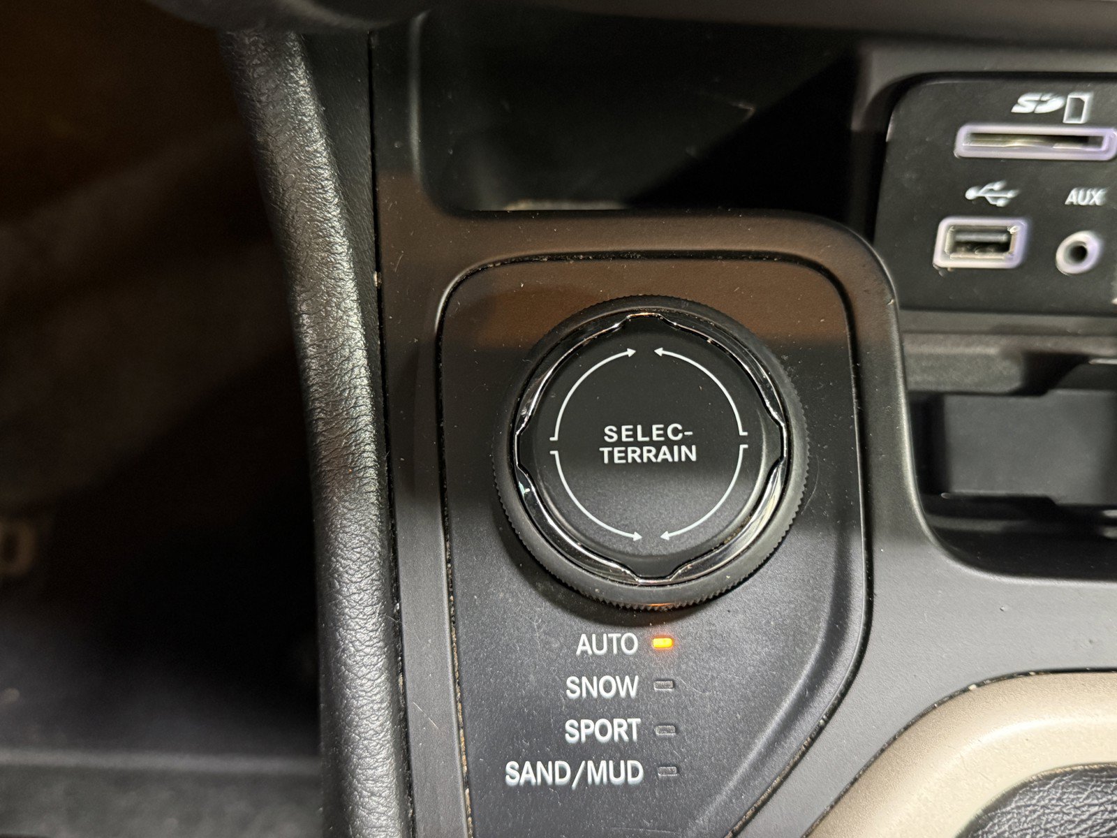Used 2016 Jeep Cherokee Latitude AWD/4WD image 16
