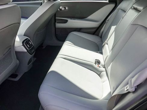 Used 2023 Hyundai Ioniq 6 SEL image 17