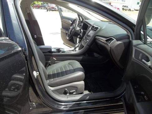 Used 2014 Ford Fusion SE w/ Equipment Group 202A FWD image 11
