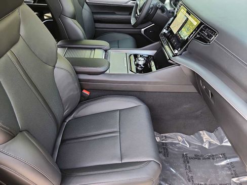 New 2026 Jeep Grand Wagoneer L 4WD w/ Premium Group I image 19